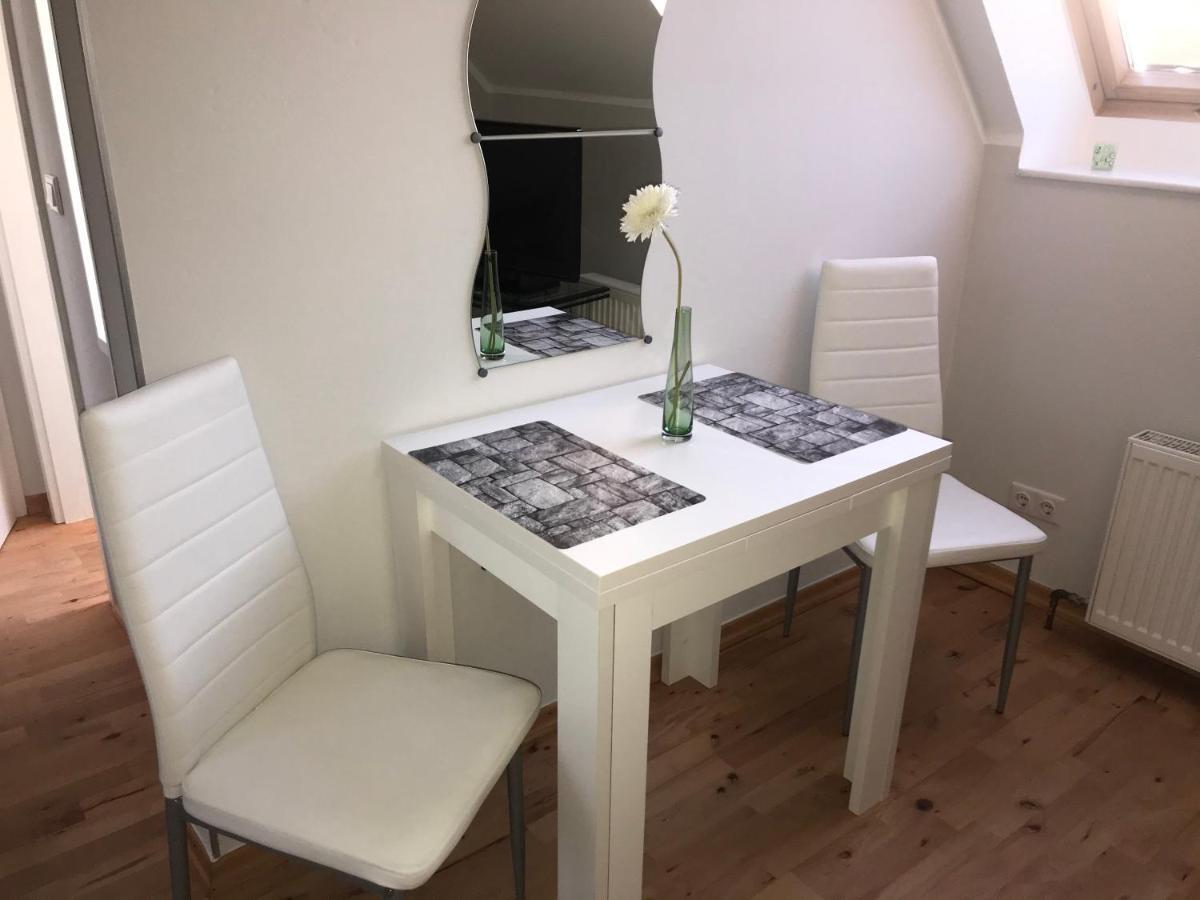 Le Casa De Jeune Düsseldorf Esterno foto