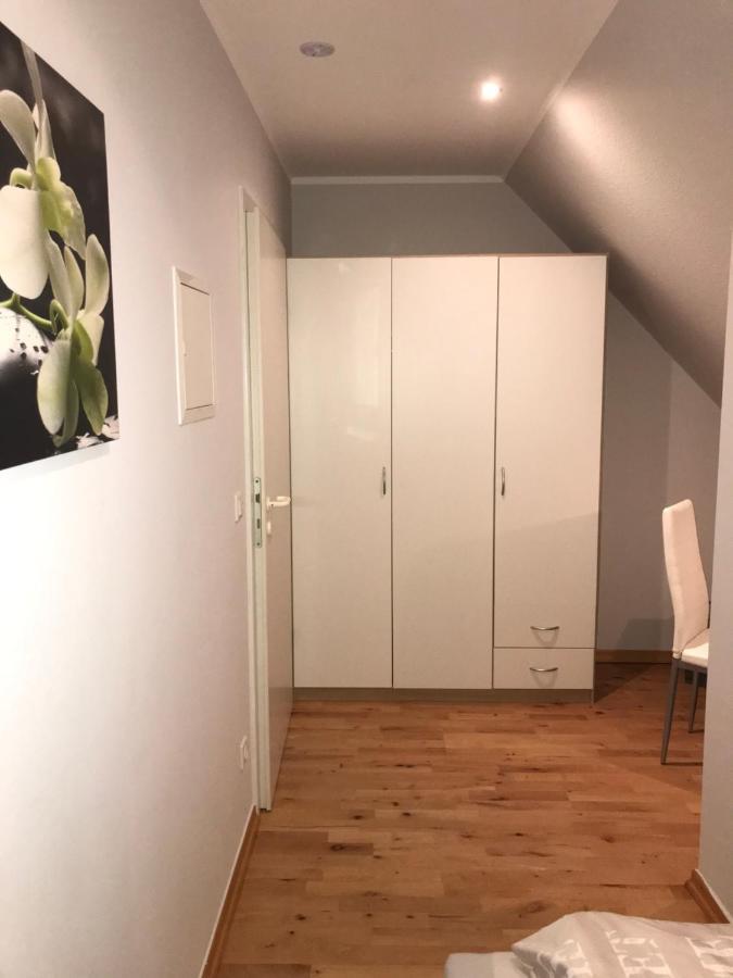Le Casa De Jeune Düsseldorf Esterno foto